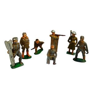 Lot of 7 Barclay Manoil Soldier figures
